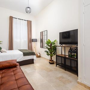 Deluxe Studio